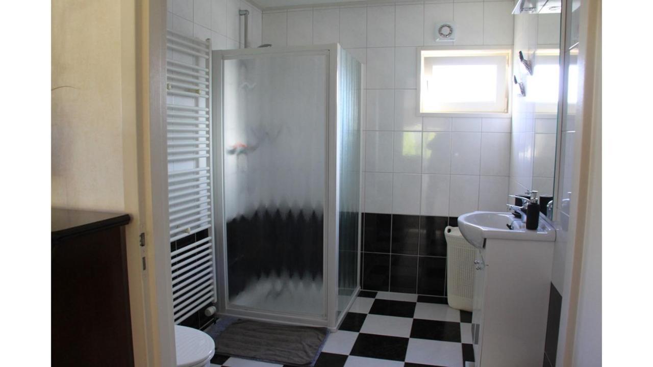 Chalet Buutengeweun, Met Luxe Jacuzzi En Tonsauna سينت انالاند المظهر الخارجي الصورة