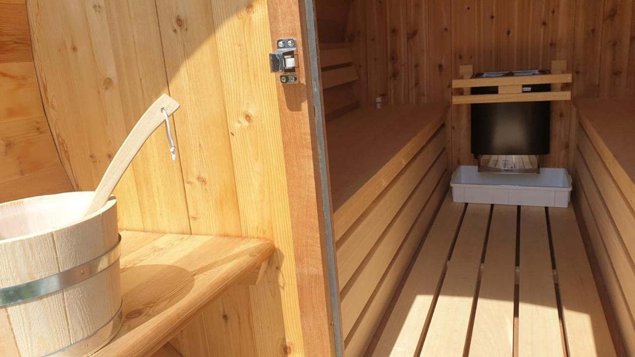 Chalet Buutengeweun, Met Luxe Jacuzzi En Tonsauna سينت انالاند المظهر الخارجي الصورة