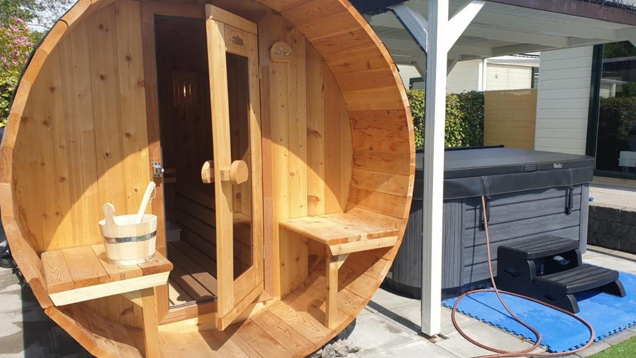 Chalet Buutengeweun, Met Luxe Jacuzzi En Tonsauna سينت انالاند المظهر الخارجي الصورة