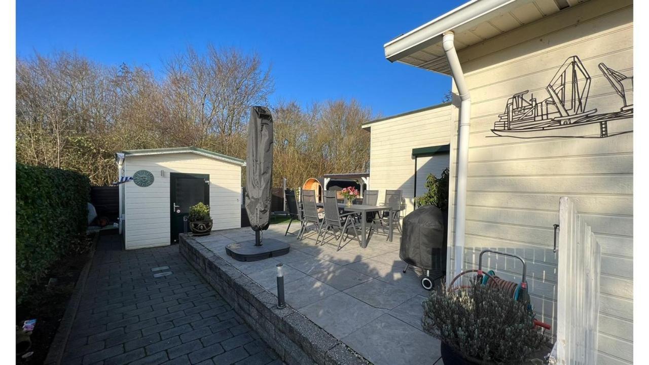 Chalet Buutengeweun, Met Luxe Jacuzzi En Tonsauna سينت انالاند المظهر الخارجي الصورة