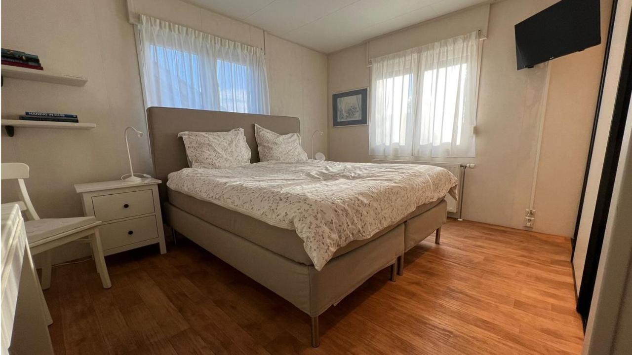 Chalet Buutengeweun, Met Luxe Jacuzzi En Tonsauna سينت انالاند المظهر الخارجي الصورة