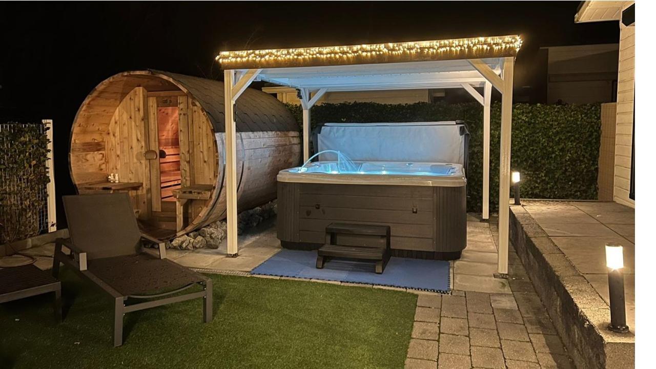 Chalet Buutengeweun, Met Luxe Jacuzzi En Tonsauna سينت انالاند المظهر الخارجي الصورة