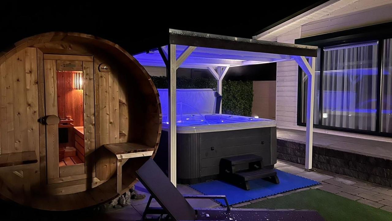 Chalet Buutengeweun, Met Luxe Jacuzzi En Tonsauna سينت انالاند المظهر الخارجي الصورة