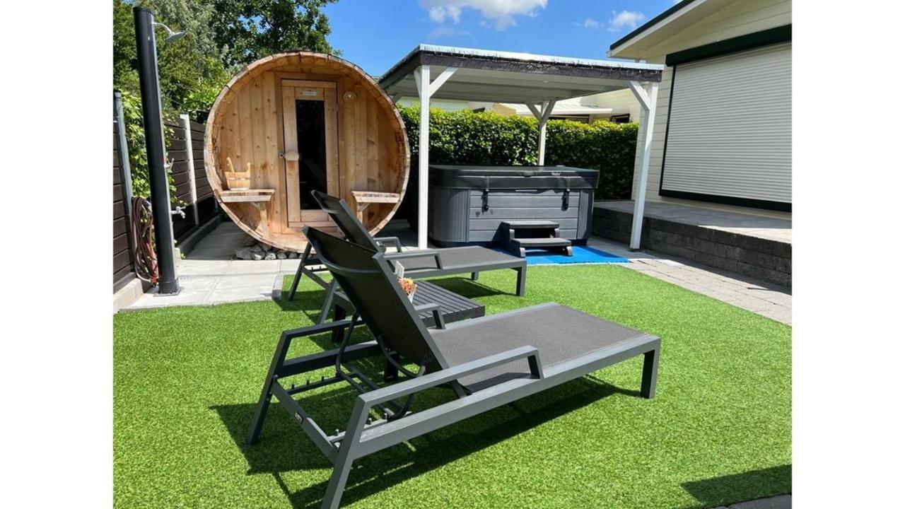 Chalet Buutengeweun, Met Luxe Jacuzzi En Tonsauna سينت انالاند المظهر الخارجي الصورة