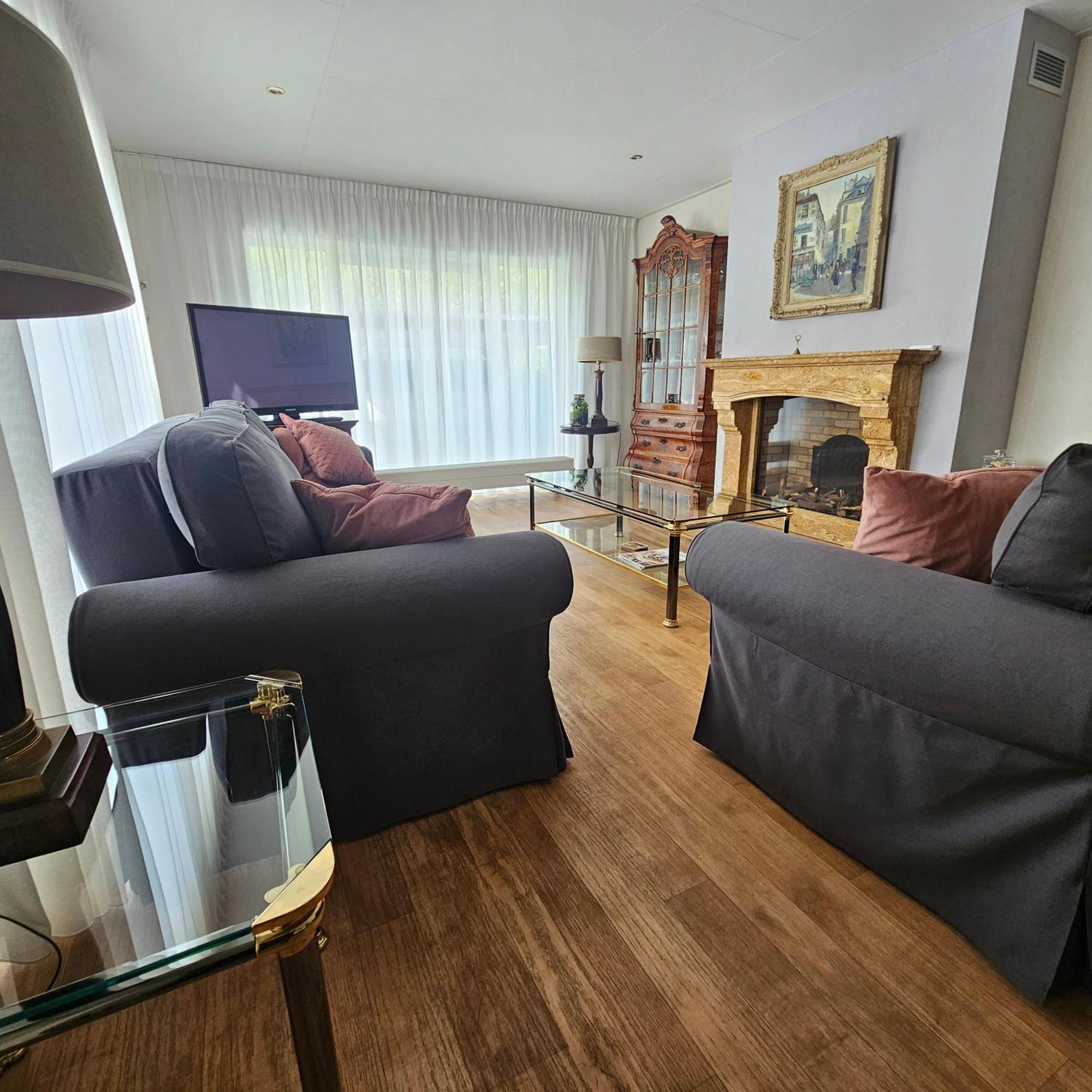 Chalet Buutengeweun, Met Luxe Jacuzzi En Tonsauna سينت انالاند المظهر الخارجي الصورة